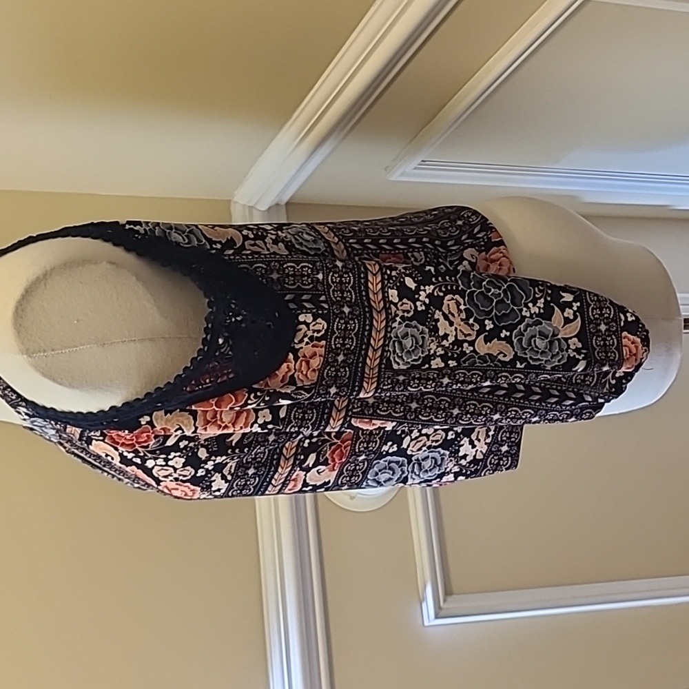 Cold shoulder bubble hem 3/4 sleeve blouse NY&co - Picture 5 of 7